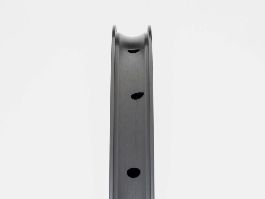 Bontrager Paradigm Comp 25 TLR Disc Road Wheel