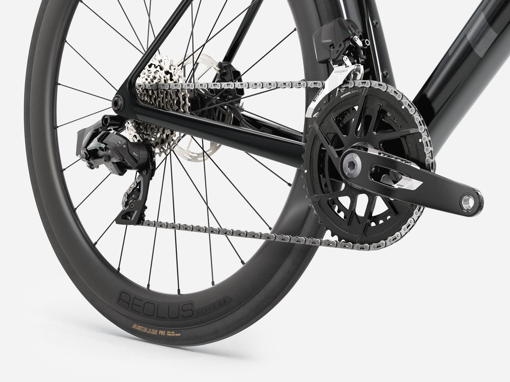 Madone SL 6 AXS Gen 8 — Gloss Dark Star/Matte Deep Smoke