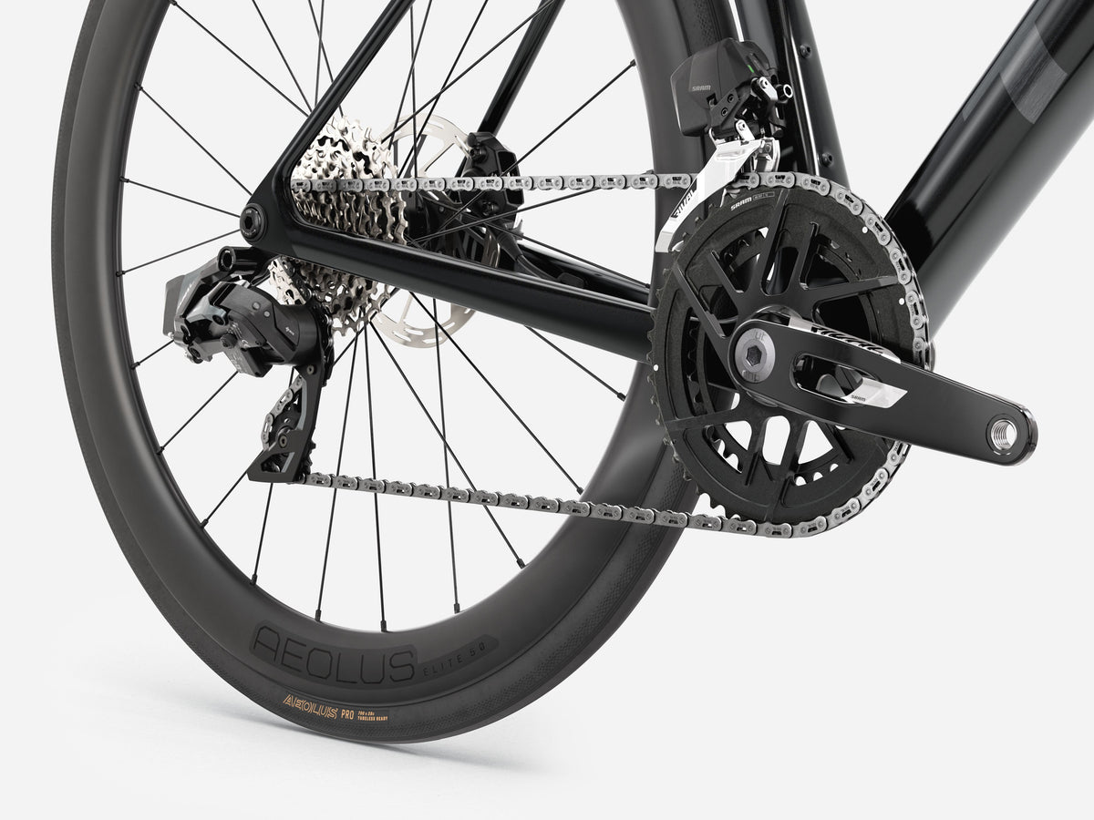 Madone SL 6 AXS Gen 8 — Gloss Dark Star/Matte Deep Smoke