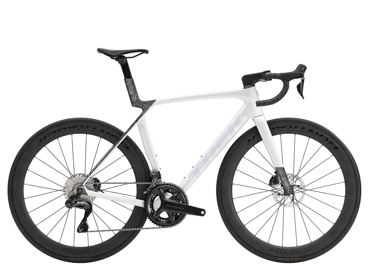 Madone SL 7 Gen 8 — Gloss Crystal White/Matte Deep Smoke