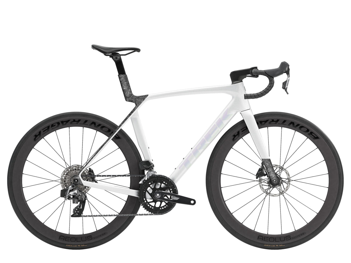 Madone SL 6 AXS Gen 8 — Gloss Crystal White/Matte Deep Smoke