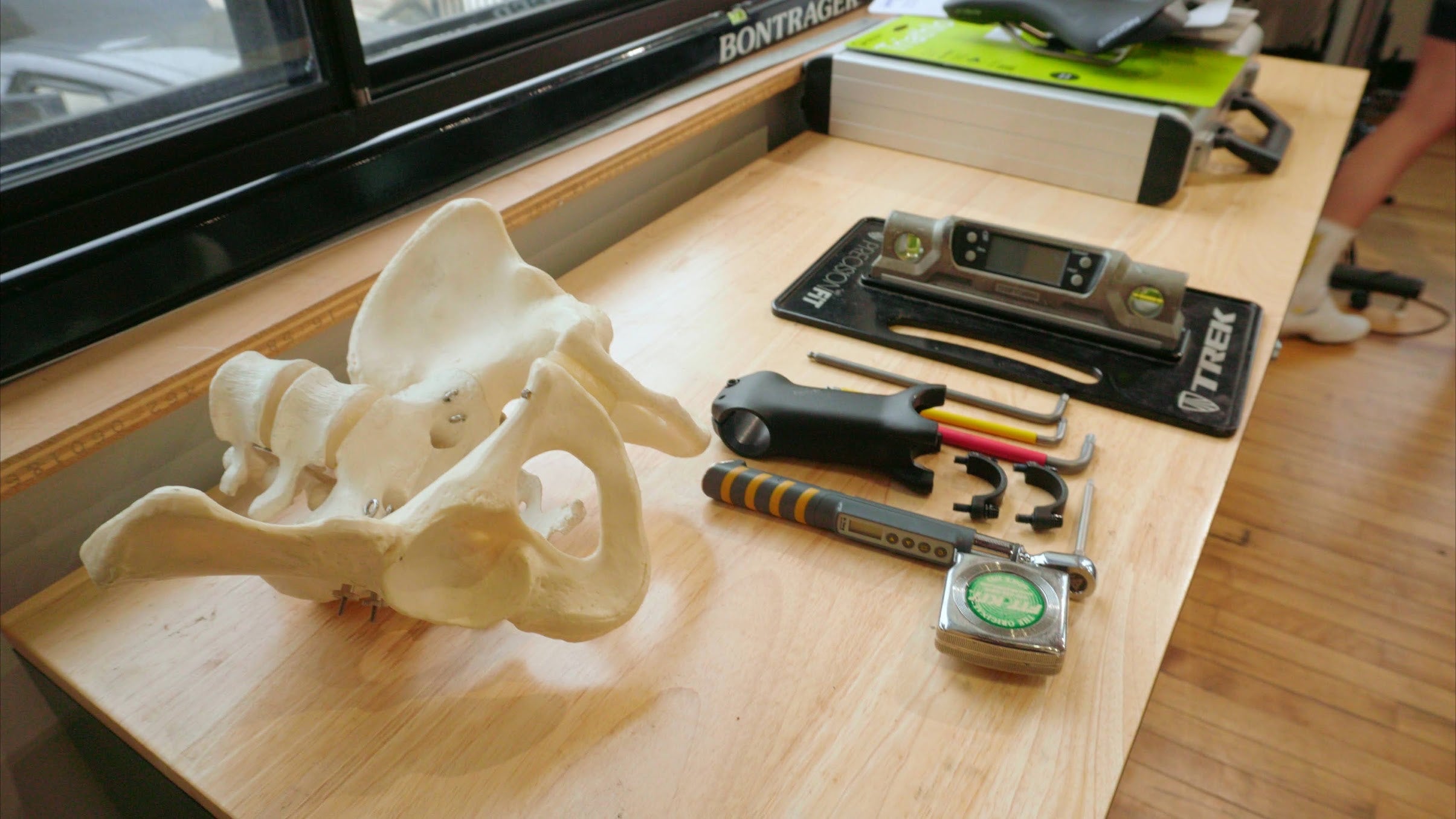Fitting bench with a pelvis model and tools.
